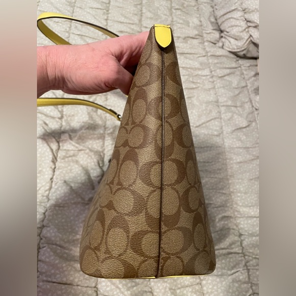 Coach Brown Signature bag with Yellow Handles - Picture 5 of 10